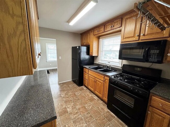 Building Photo - 1405 Kenton St