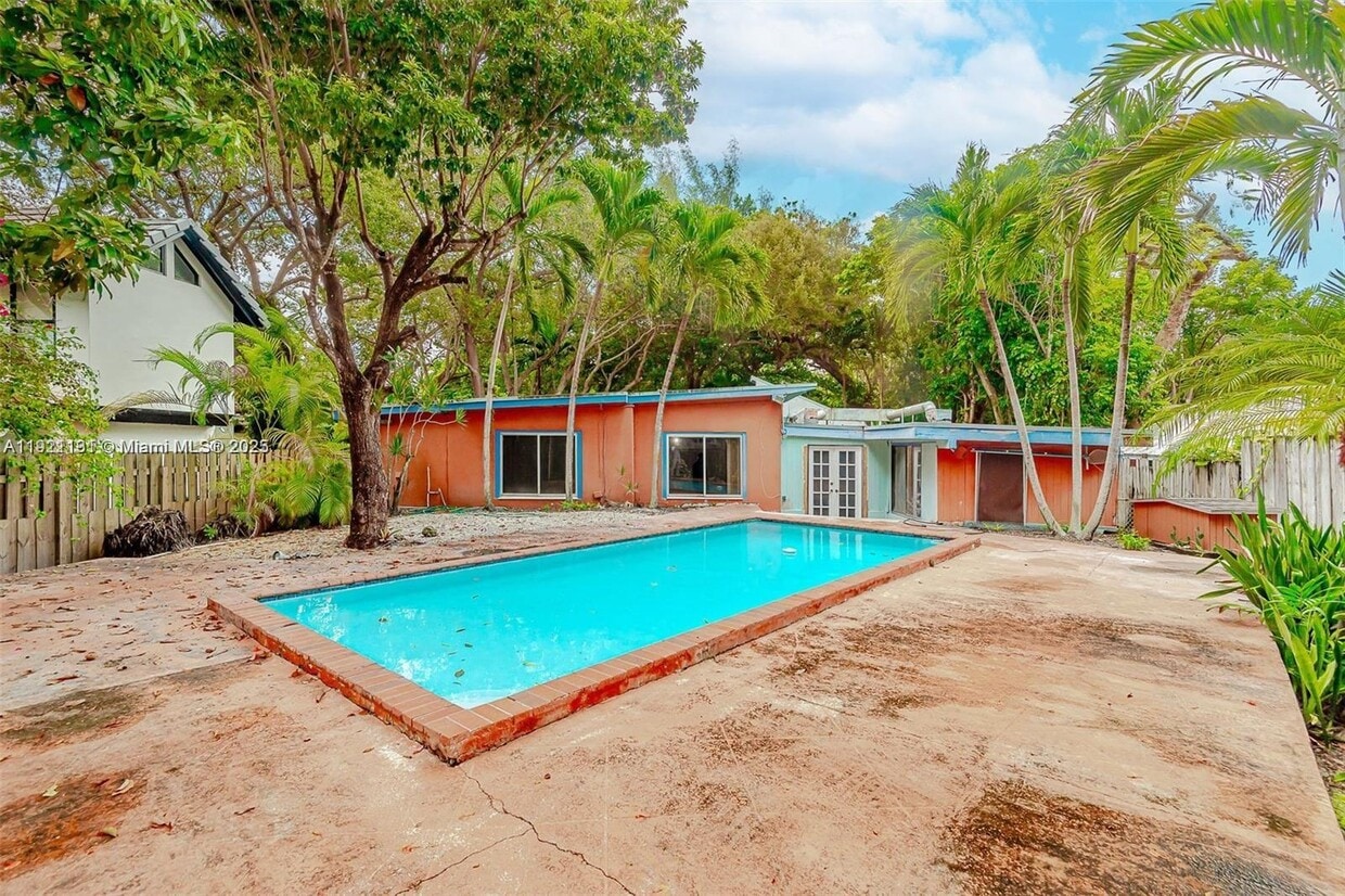 Foto principal - 3656 Avocado Ave