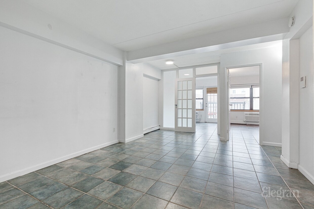 Primary Photo - 200 Bowery St
