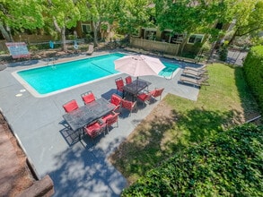 Building Photo - 402 Alberto Way