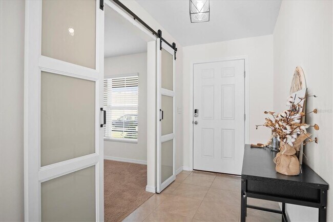 Foto del edificio - 8455 Clearway Dr