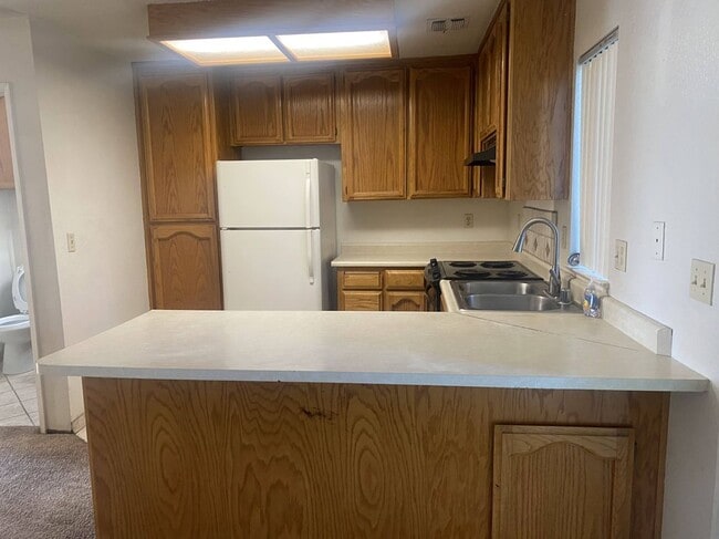 Building Photo - 1529 Racquet Club Dr