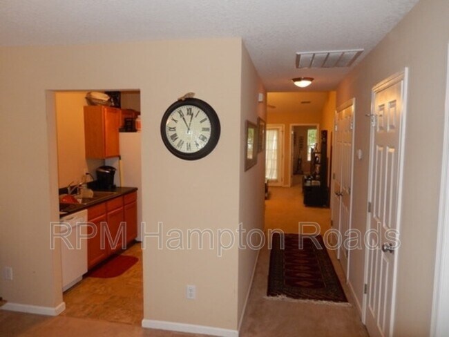 Building Photo - 7885 Park Gate Dr