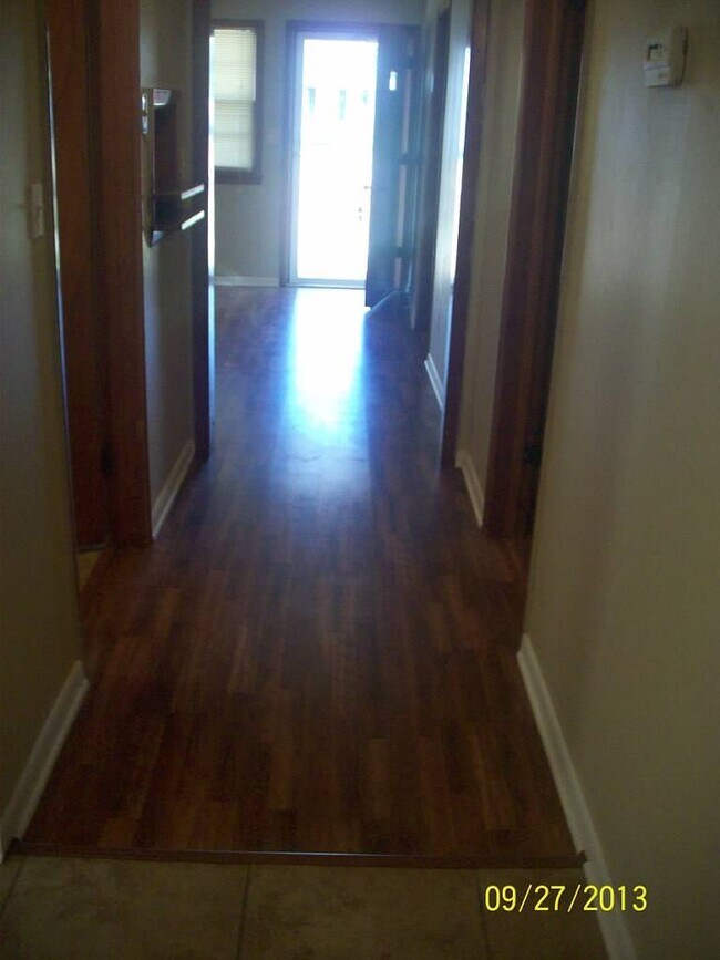 Foto del edificio - 3 Bedroom, 1 Bathroom House with Carport