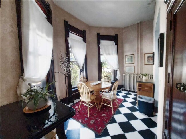 Foto del edificio - 334 E Mulberry St