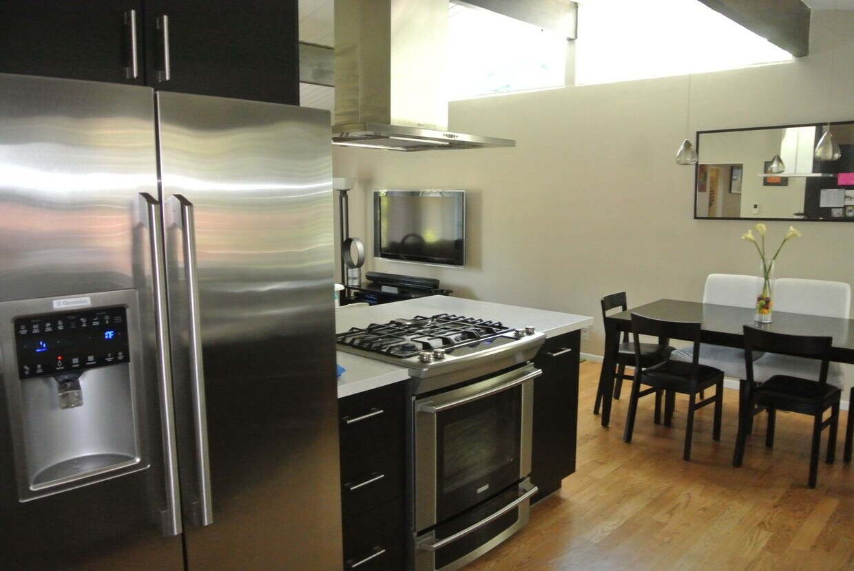 Primary Photo - Wonderful Updated Home in Mt Washington