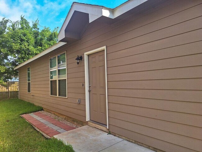 Foto del edificio - 11781 White Cedar St