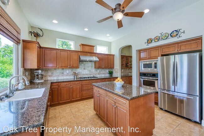 Foto del edificio - 4 br, 3.5 bath House - 3381 Serena Avenue