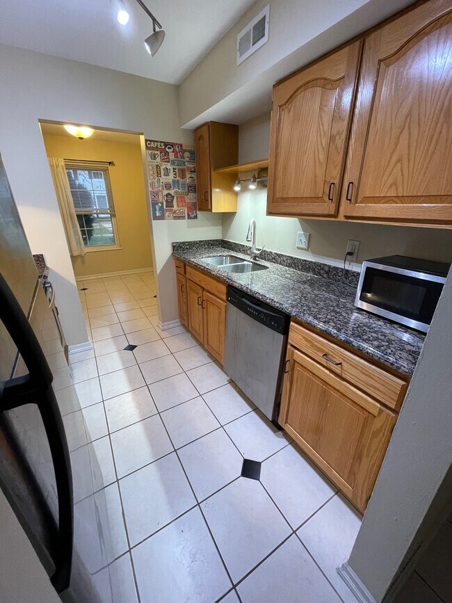 801 N Hanley Rd Unit B, University City, MO 63130 Condo for Rent in