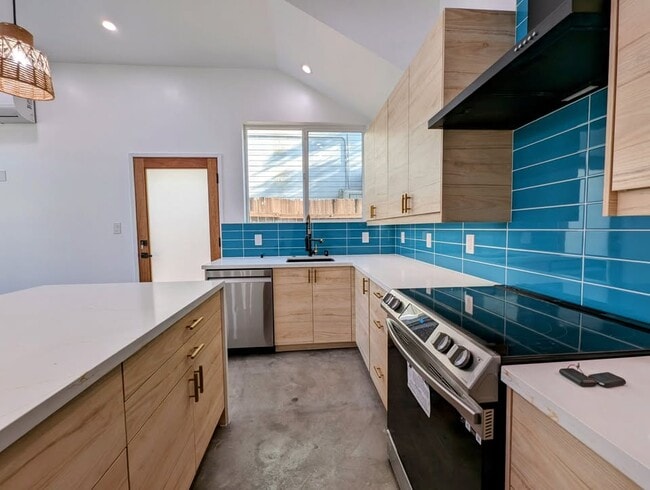 Building Photo - 720 San Pascual Ave