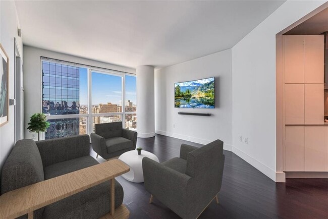 Building Photo - 77 Hudson St