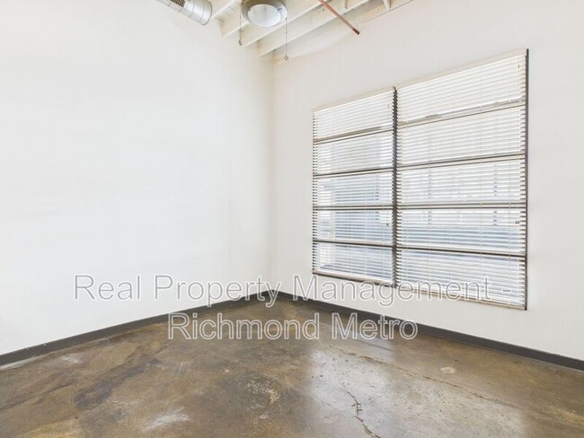 Building Photo - 616 Hull St