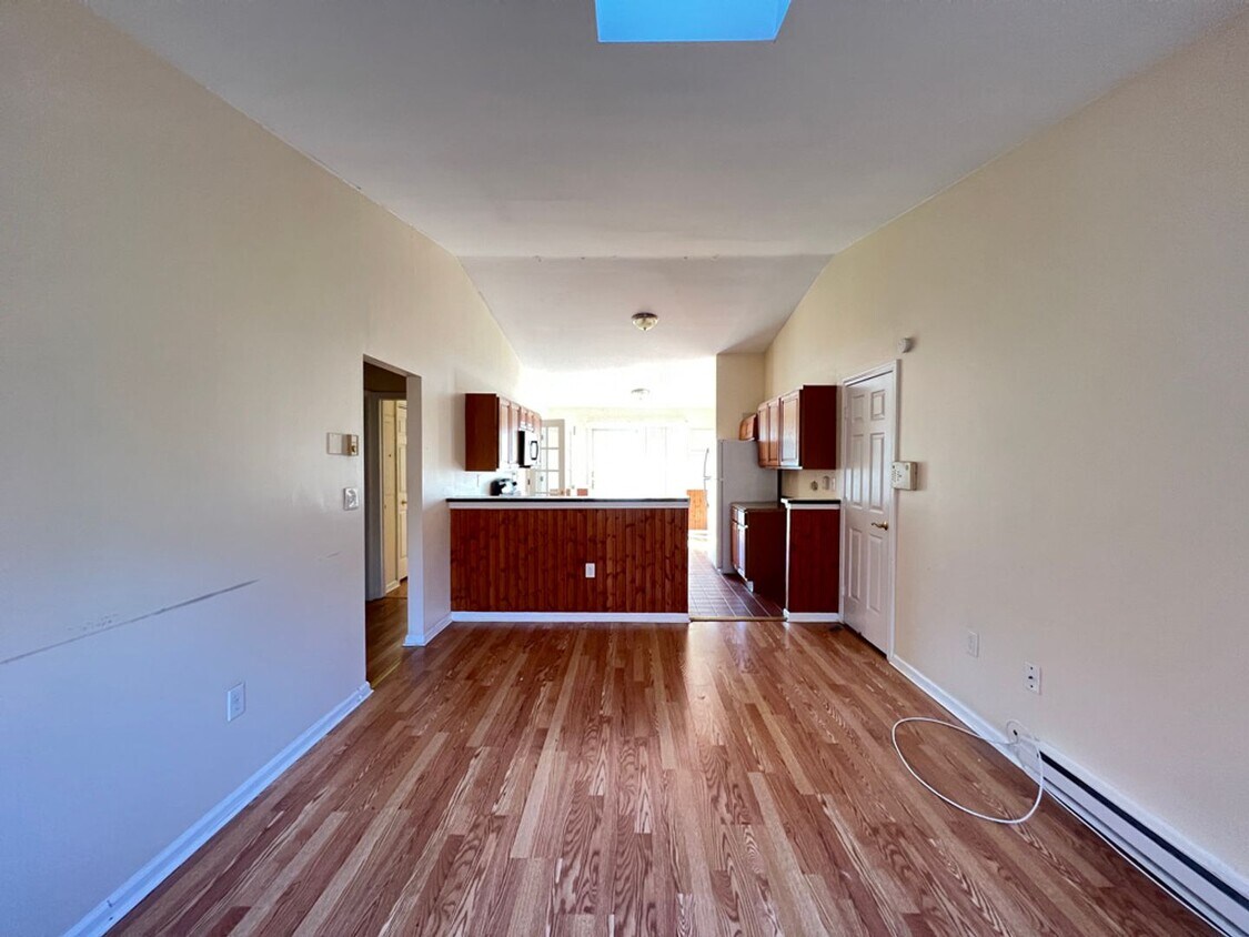Foto principal - Spacious two-bedroom 1 bathroom apartment!