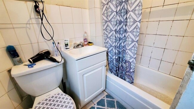 Foto del edificio - 125-127-127 Beacon Ave