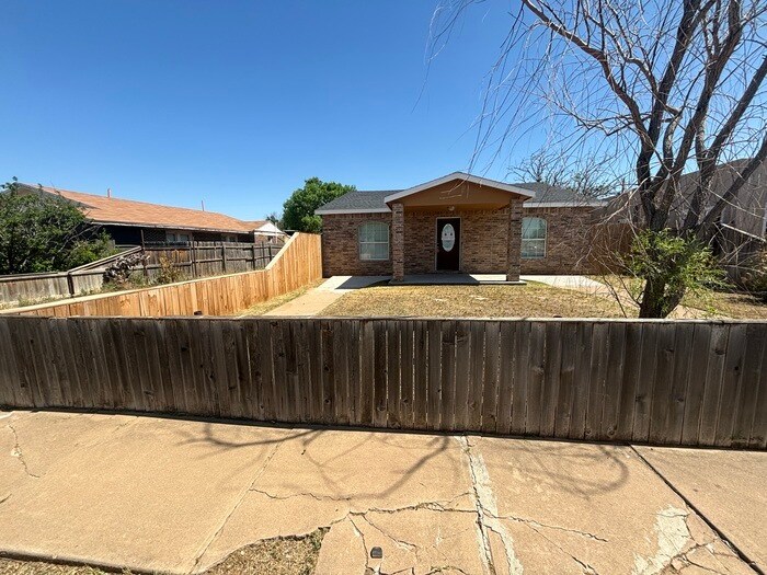 Primary Photo - Spacious 3 bed 2 bath home, move in ready