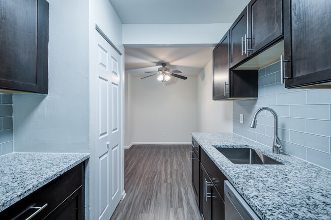 Foto del edificio - Bennington Crossings Apartment Homes