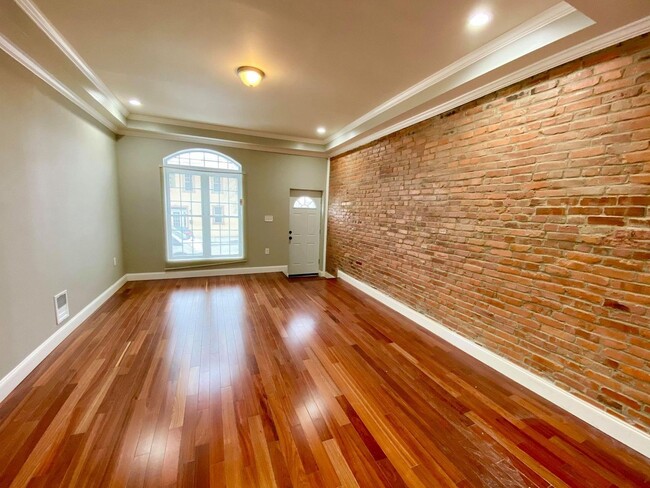 Building Photo - Updated 2-bedroom Patterson Park Home - Mi...