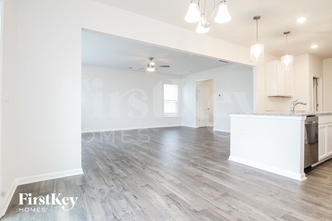 Building Photo - 600 Goldburn Wy