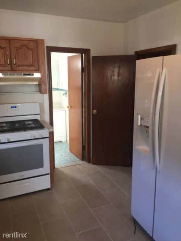 Building Photo - 2 br, 1 bath Apartment - Center St 1 Unit 1