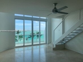 Building Photo - 2000 Bay Dr E