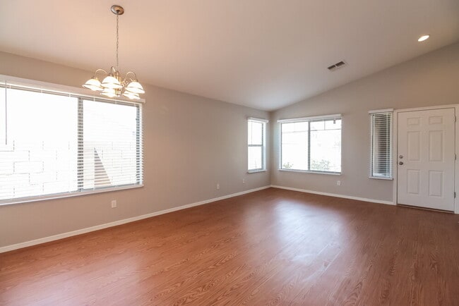 Foto del edificio - 25549 W Winslow Ave