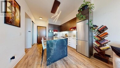 Building Photo - 36 Park Lawn Rd