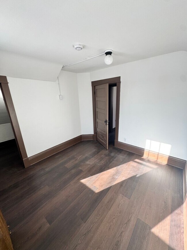 Foto del edificio - 1021 Charles Ave