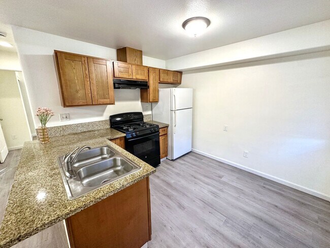 Foto del edificio - Spacious & Functional 2BD/1BA Home – Move-...
