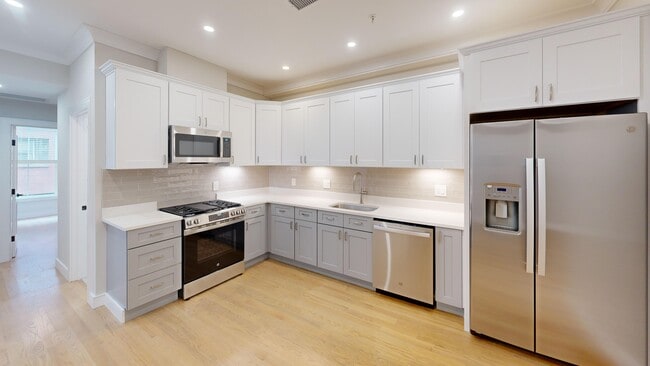 Building Photo - 230 Tremont St
