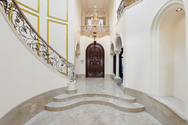 Building Photo - Ocean View Luxury Estate