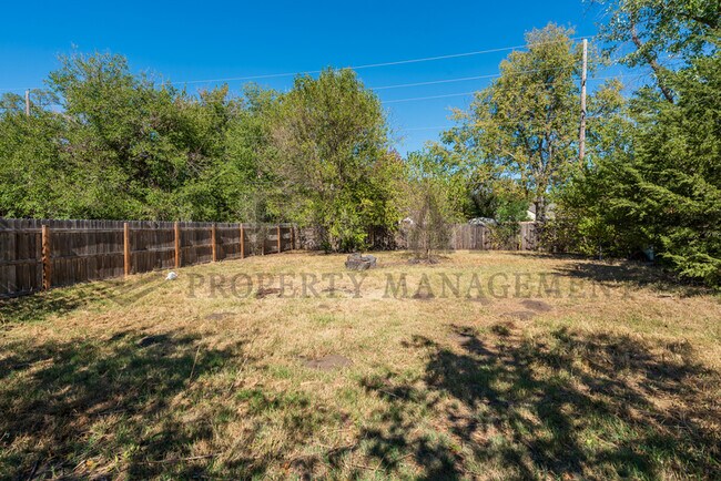 Foto del edificio - 2408 W 13th St N