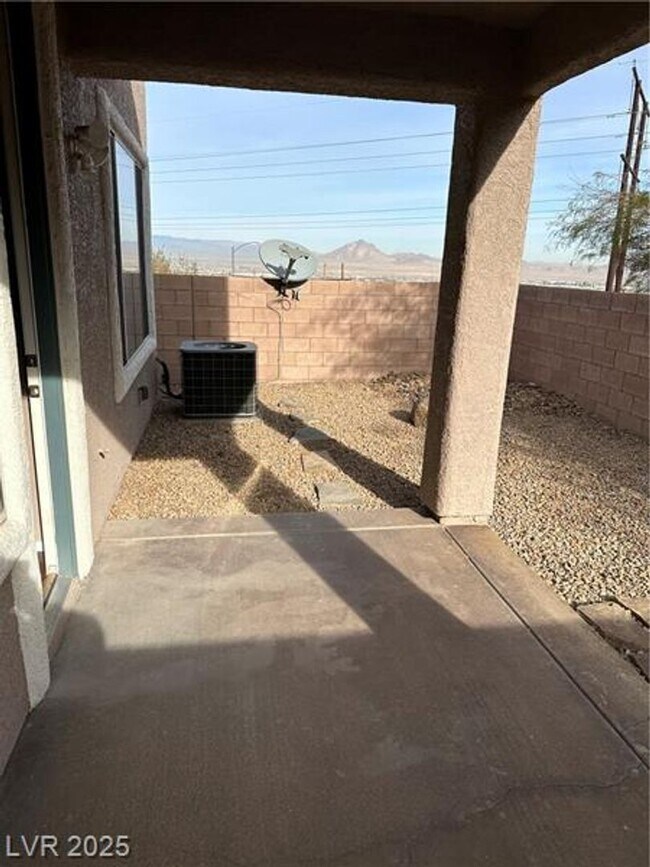 Foto del edificio - Beautiful 3 bedroom w loft 2.5 bath townho...