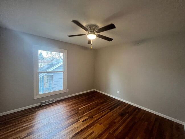 Building Photo - 1760 Fairmont Dr