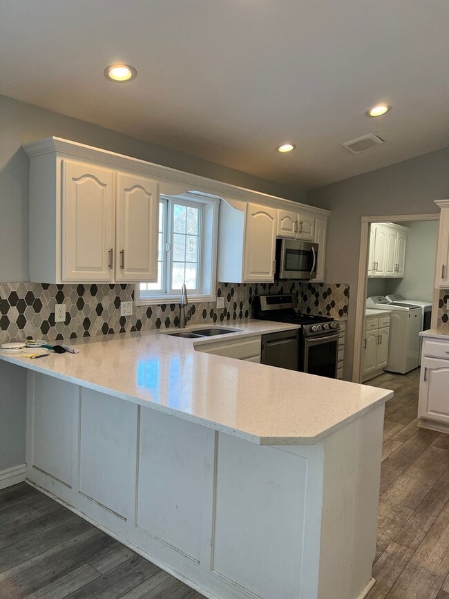 Building Photo - THIS IS A LEASE TAKEOVER - PLEASE CONTACT ...