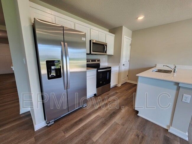 Building Photo - 7612 Crossroads Dr SW