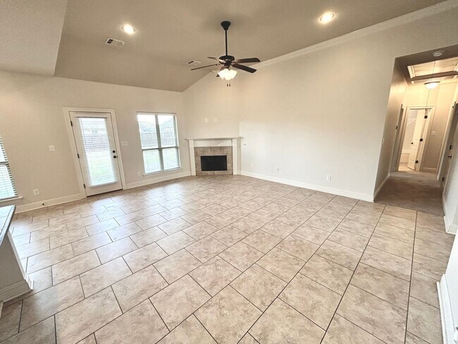 Building Photo - 3 Bedroom House in Prairieville