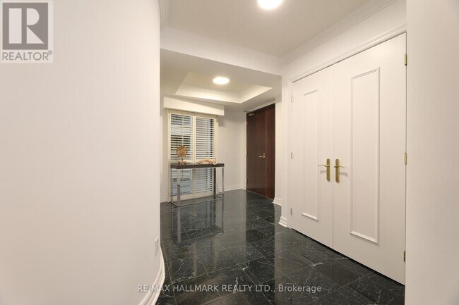 Photo du bâtiment - 2727-2727 Yonge St