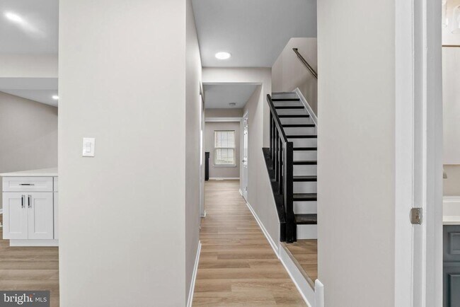 Foto del edificio - 8291 Londonderry Ct