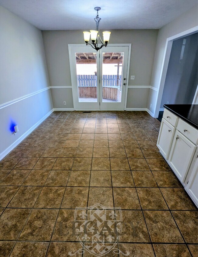 Foto del edificio - 221 Benefield Dr