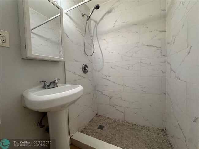 Foto del edificio - 925 NE 17th Ave