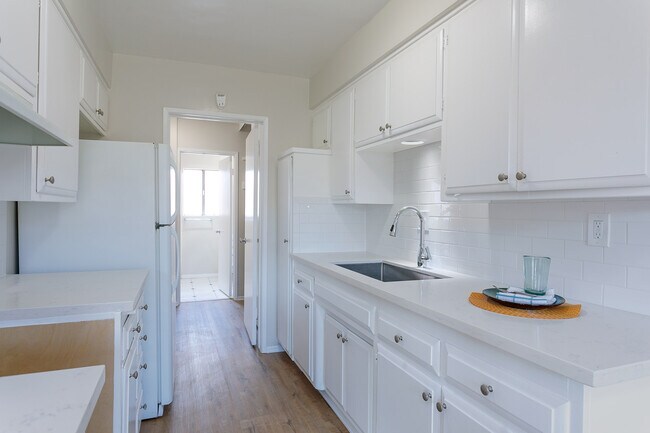 Foto del edificio - 842 Elm Ave