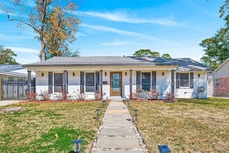 Building Photo - 10054 Cedardale Dr