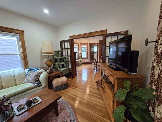 Foto del edificio - 83 Belgrade Ave