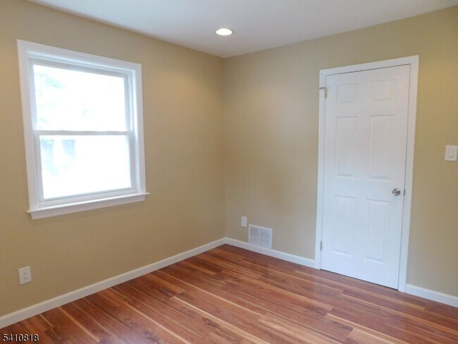 Building Photo - 62 Mercer Ave