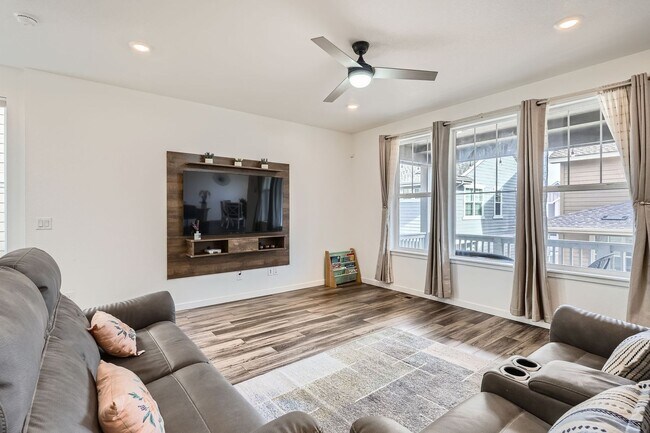 Foto del edificio - 9012 Borrowdale Ln