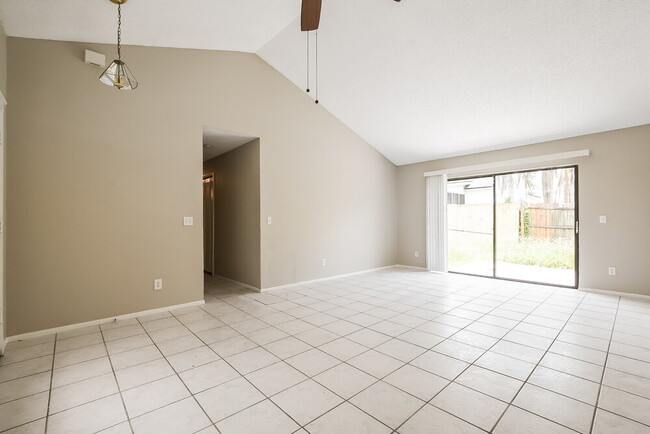 Building Photo - 1214 Lacey Oak Dr