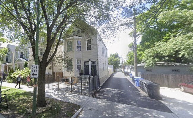 Building Photo - 2742 N Lawndale Ave