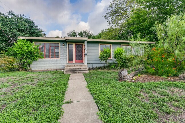 Building Photo - 3 BEDROOM WILSHIRE