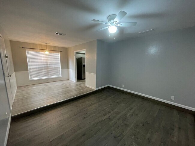 Foto del edificio - 3-bedroom, 2 bath, 2-car garage Available now