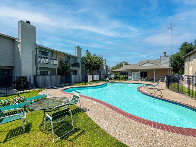 Building Photo - 260 El Dorado Blvd